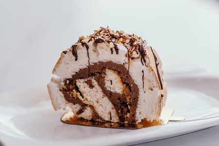 Пп Меренговый шоколадный рулет
