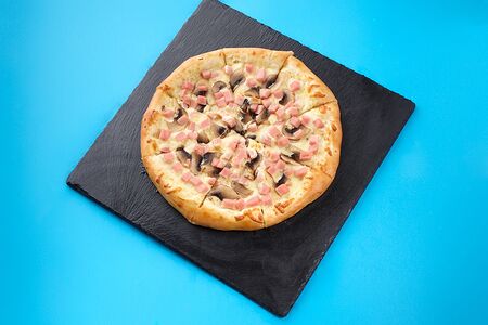 Пицца ветчина и грибы маленькая