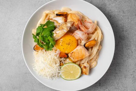 Удон Карбонара с ветчиной или морепродуктами