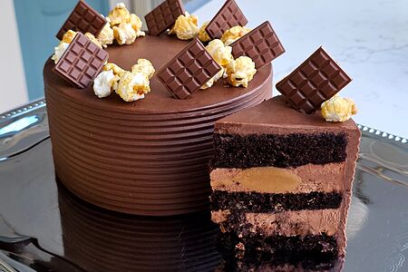 Торт Сниккерс