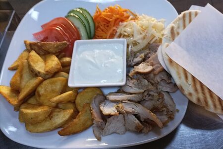 Шаверма на тарелке