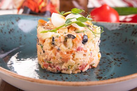 Салат с лососем шеф-посола