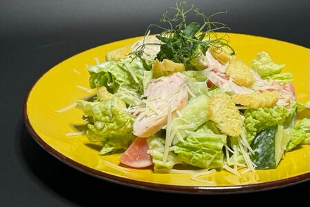Салат Цезарь с курочкой