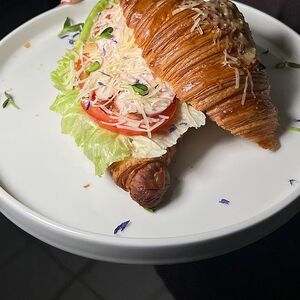Круассан Цезарь