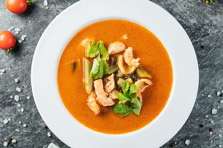 Том ям с морепродуктами