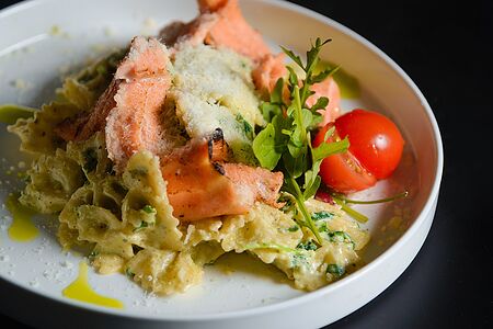 Паста с лососем и шпинатом