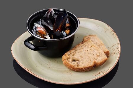 Мидии в соусе дорблю