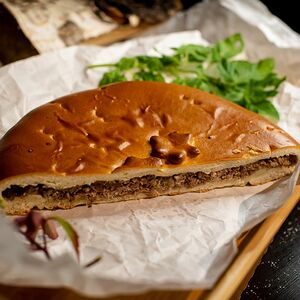 Половина пирога с мясом