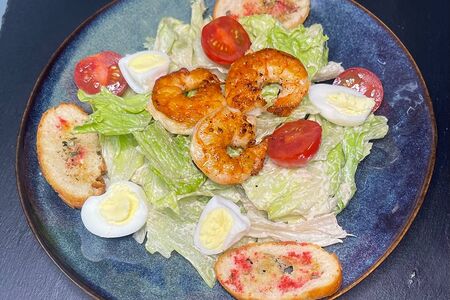 Салат Цезарь с креветкой