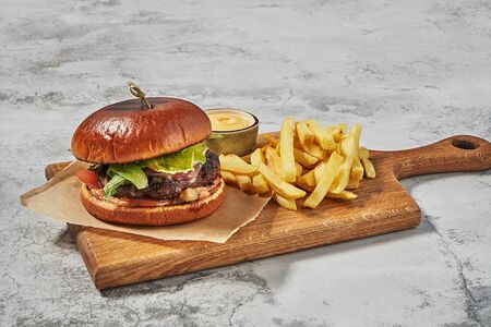 Шеф-бургер с говяжьей котлетой