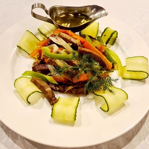 Язык говяжий с овощами