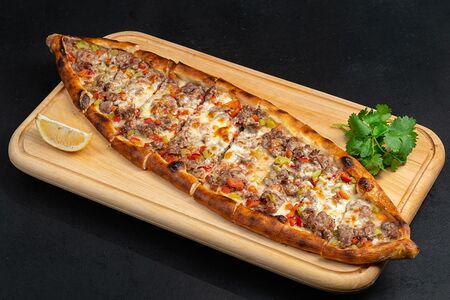 Пиде с рубленой говядиной