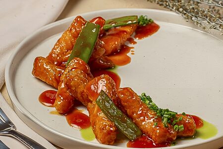 Хрустящие кусочки судака в кисло-сладком соусе