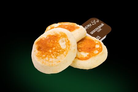 Мини-панкейки с соусом на выбор