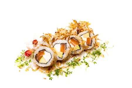 Бонито с лососем и авокадо