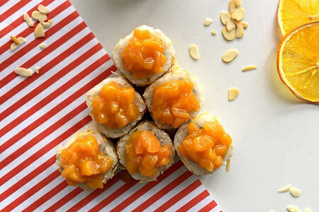 Ролл лосось в манго