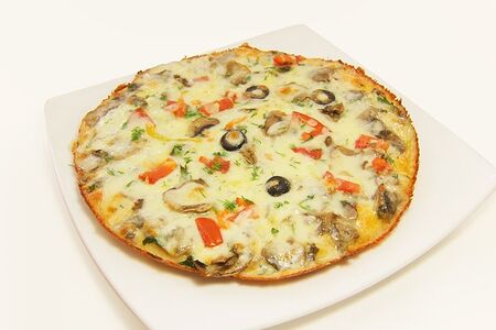 Пицца с мясом и грибами круглая