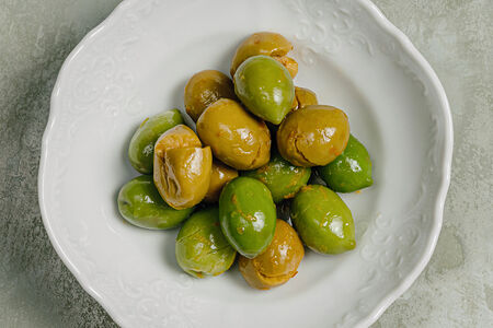 Оливки в пряном маринаде