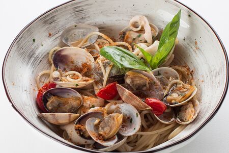 Спагетти с кальмарами, вонголе и боттаргой