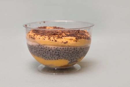 Десерт Трайфл маракуйя с семенами чиа