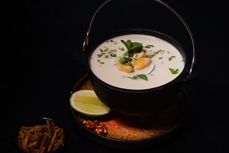 Суп кокосовый с мидиями