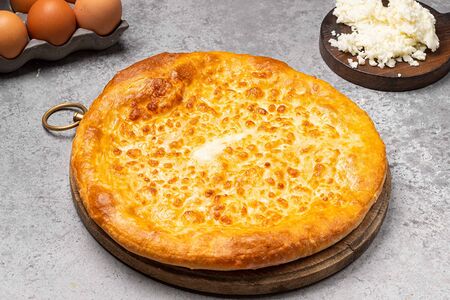 Хачапури по-имеретински с сыром сулугуни