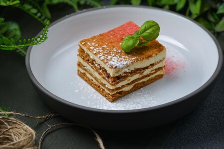 Карамельный медовик