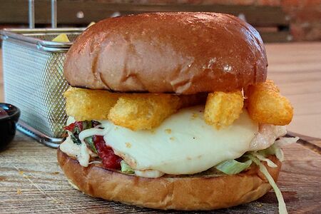 Бургер с куриной грудкой