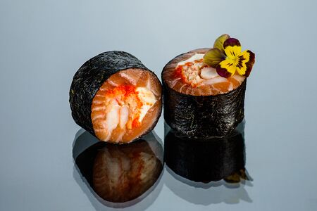 Ролл без риса с креветкой и лососем