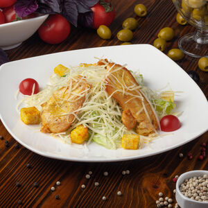 Салат Цезарь с курицей