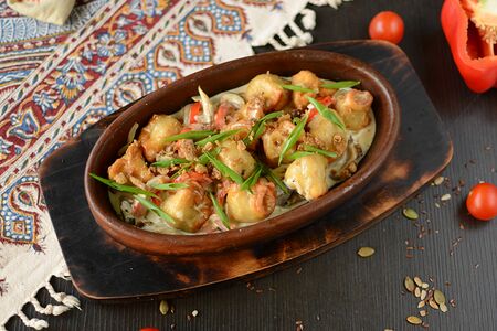 Чучвара с грибным соусом и овощами