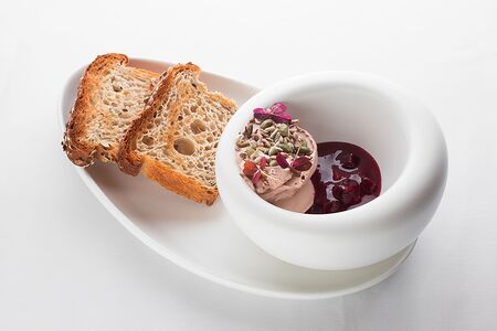 Паштет из куриной печени, чатни из сливы