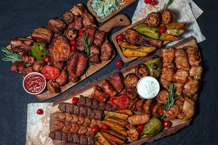 Сет Нас много