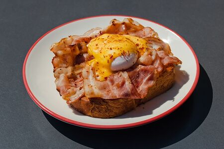 Бенедикт с беконом