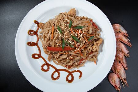 Удон с креветками