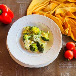 Брокколи в сливочном соусе