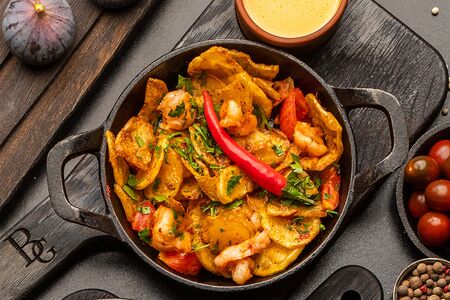 Оджахури с креветкой в соусе том-ям