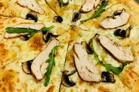 Пицца Курица, грибы и сыр