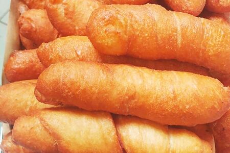 Сосиска в тесте жареная