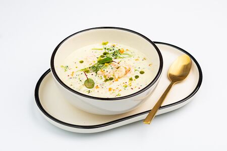 Кокосовый суп с брокколи и креветками