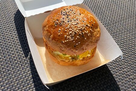 Бургер с креветками