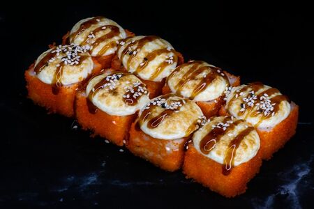 Запеченный ролл с креветкой