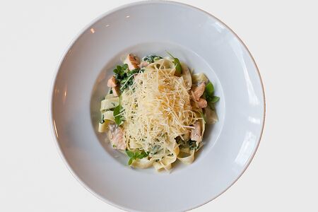 Паста Феттуччине Лосось со шпинатом