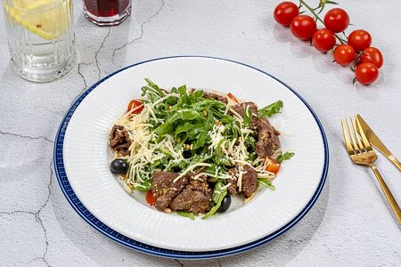 Салат Руккола с телятиной
