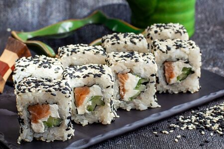 Сливочный ролл с лососем