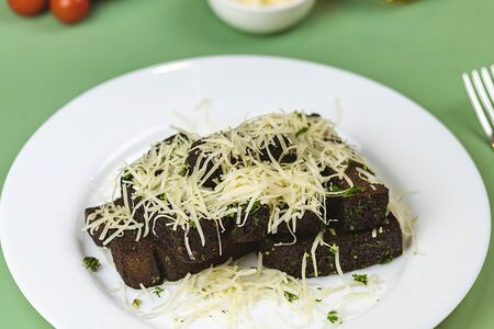 Гренки чесночные с пармезаном