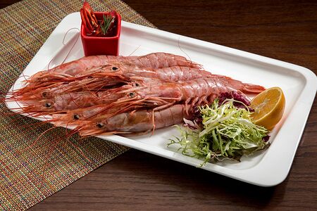 Лангустины, жаренные с чесноком