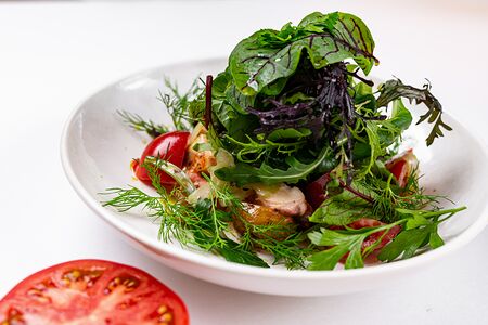 Теплый салат с марокканским осьминогом и молодым картофелем