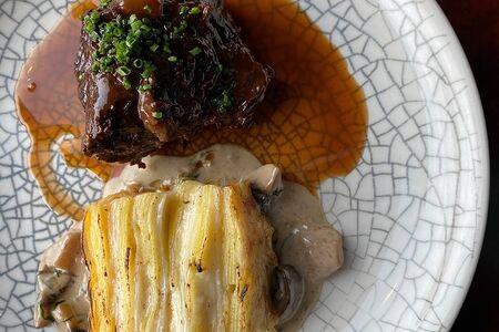 Томленые говяжьи щёчки