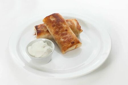 Блинчики с мясом и сметаной